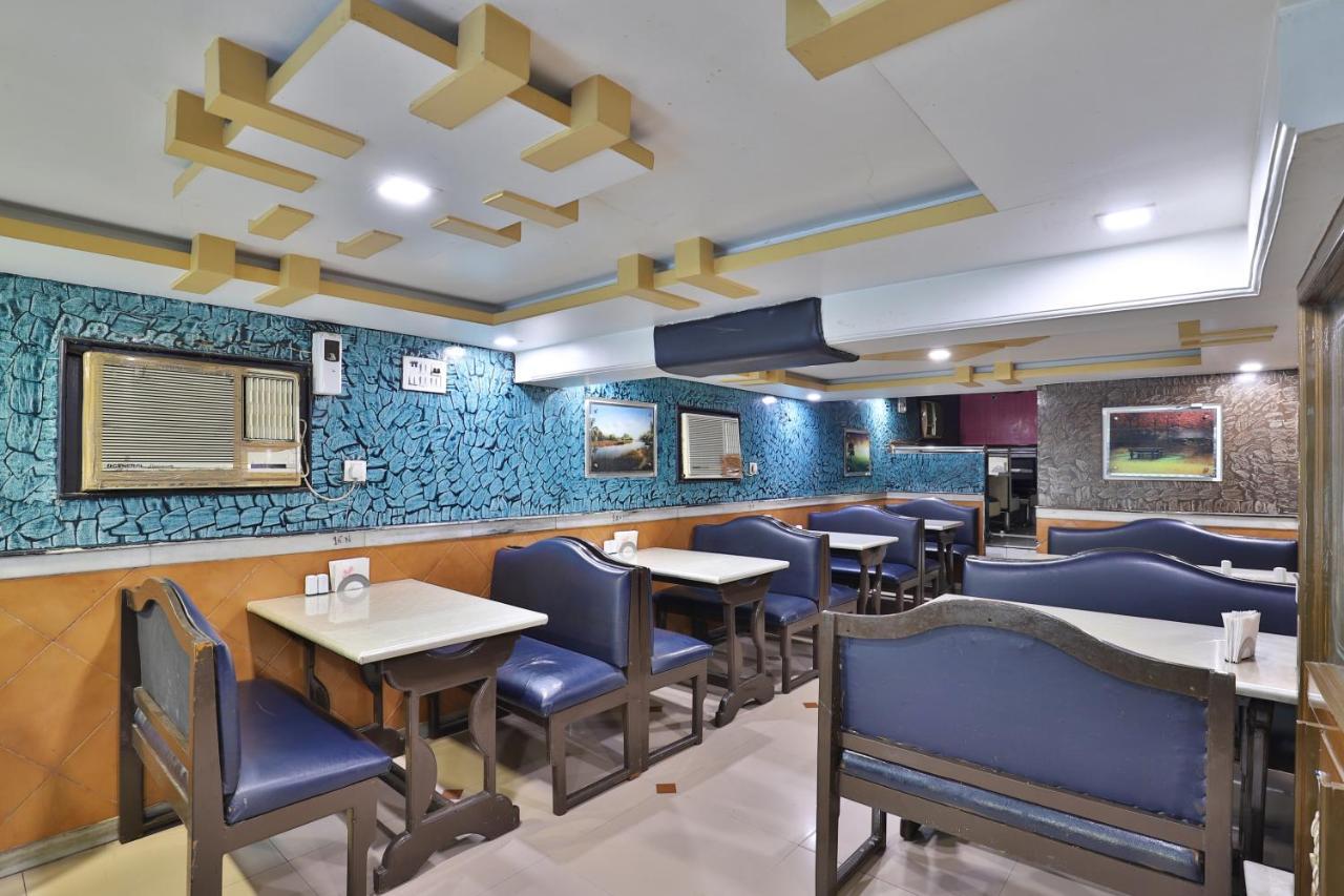 Hotel Midtown Surat Ngoại thất bức ảnh