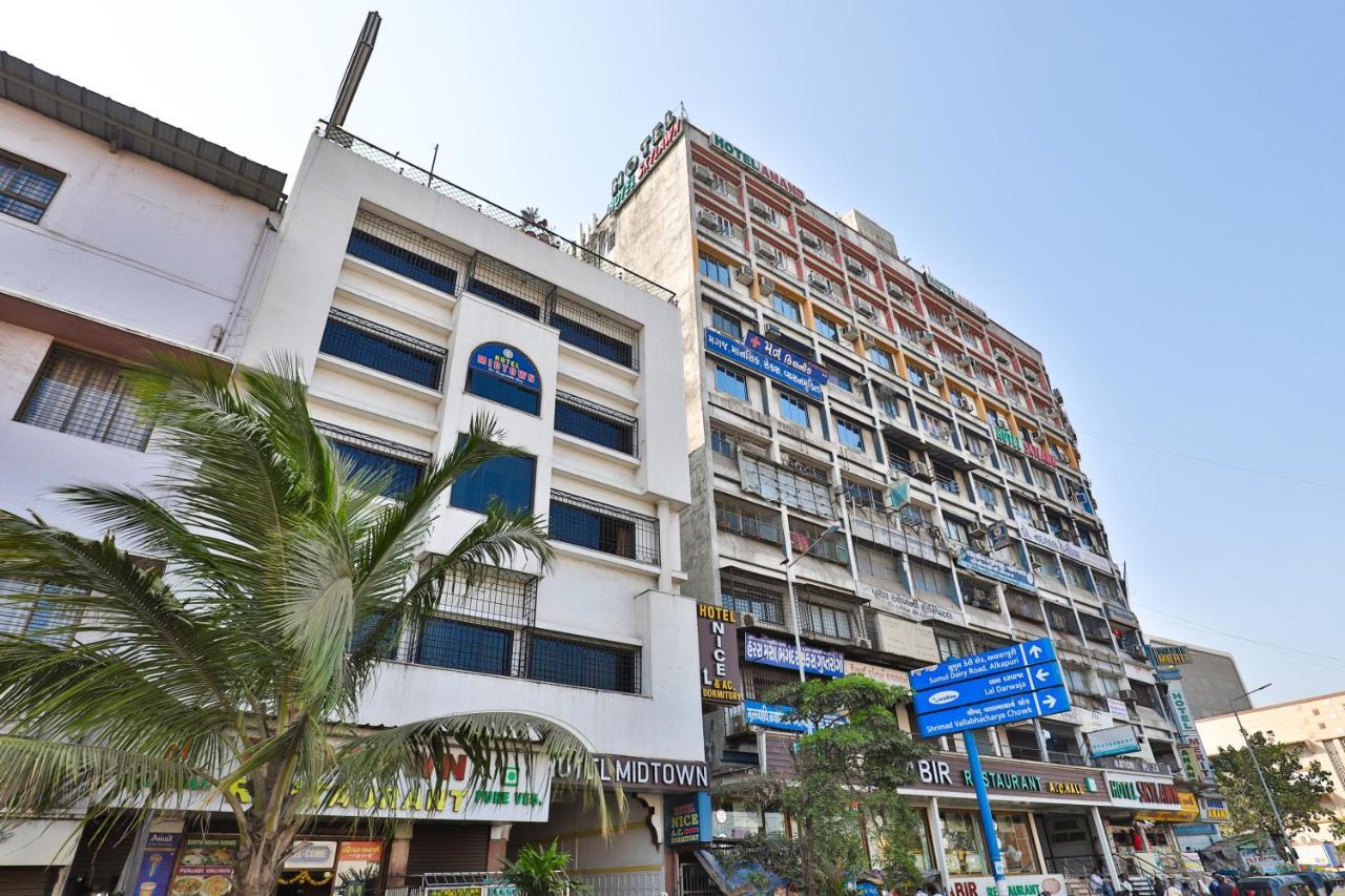 Hotel Midtown Surat Ngoại thất bức ảnh