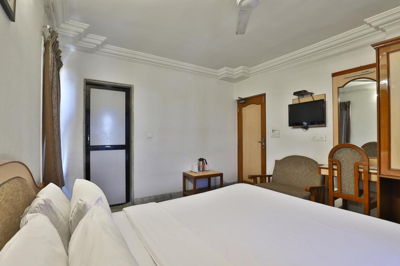 Hotel Midtown Surat Ngoại thất bức ảnh