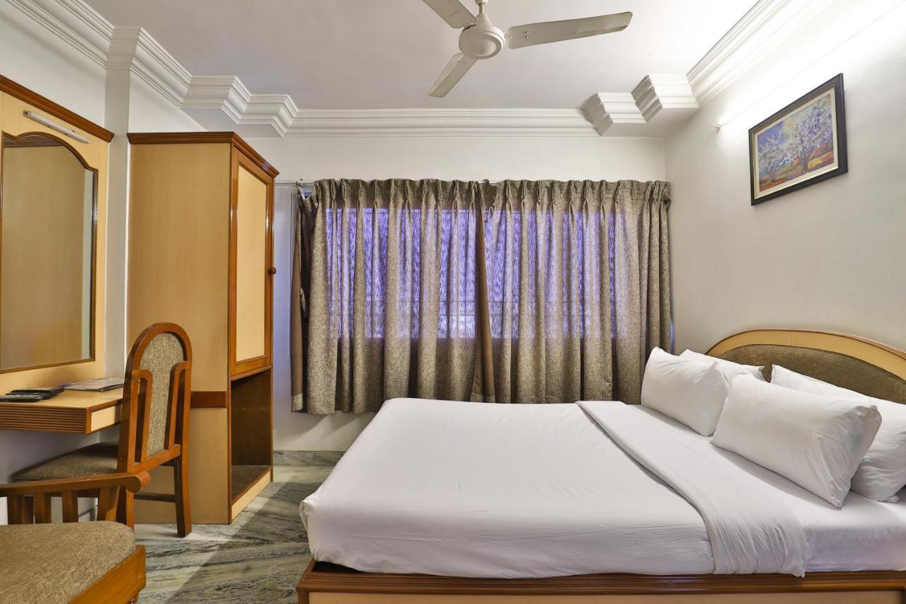 Hotel Midtown Surat Ngoại thất bức ảnh