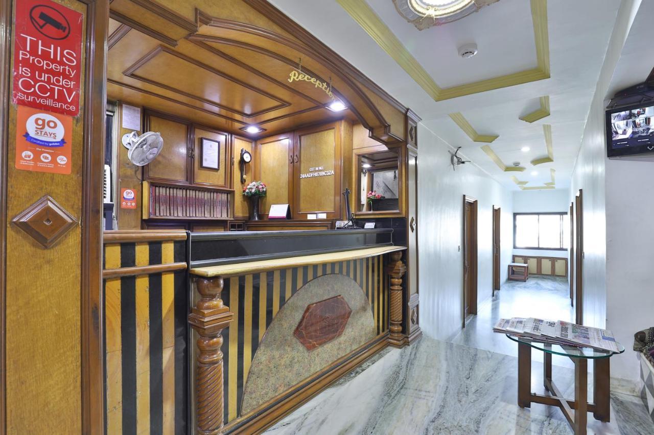 Hotel Midtown Surat Ngoại thất bức ảnh