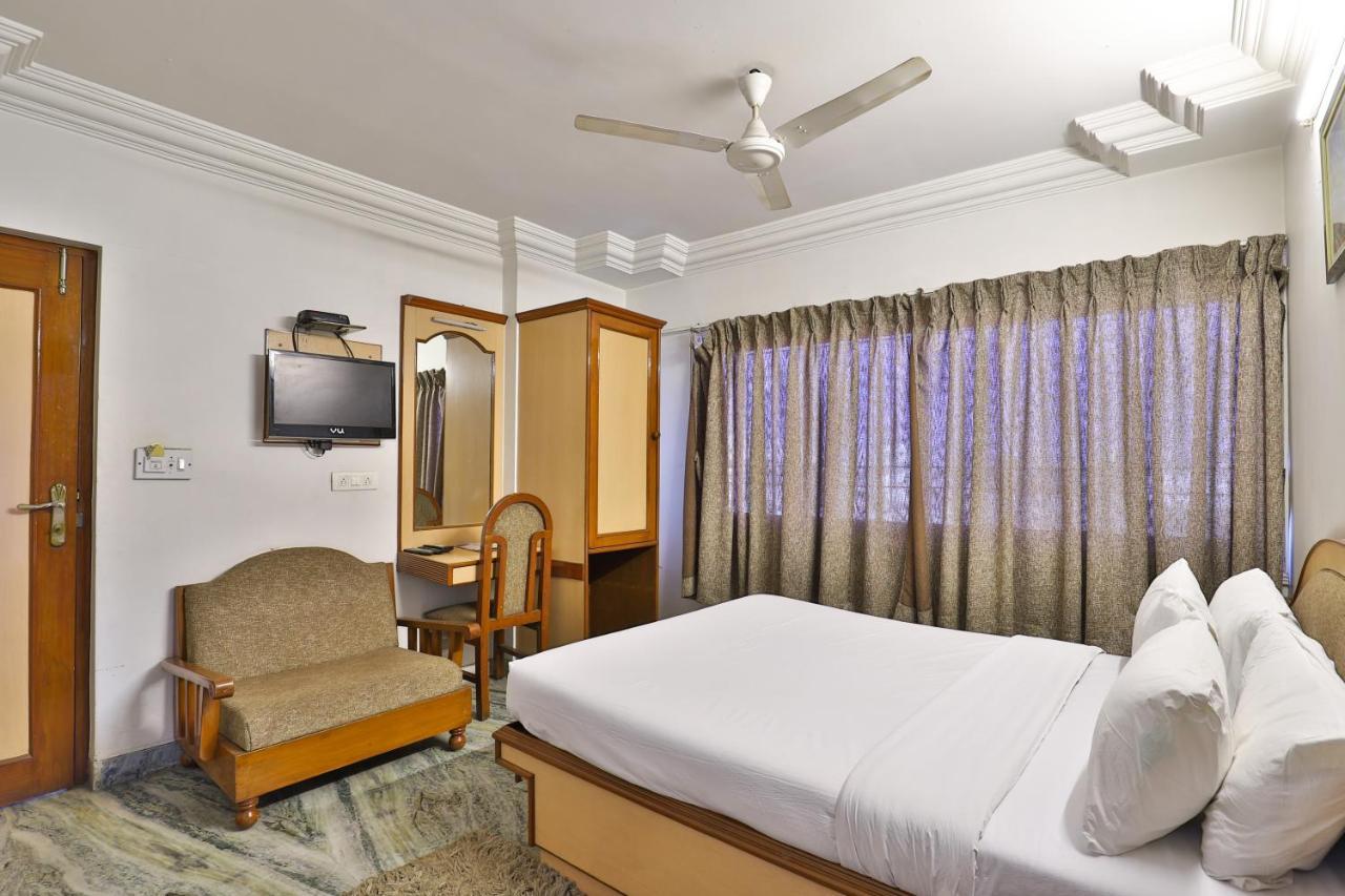 Hotel Midtown Surat Ngoại thất bức ảnh