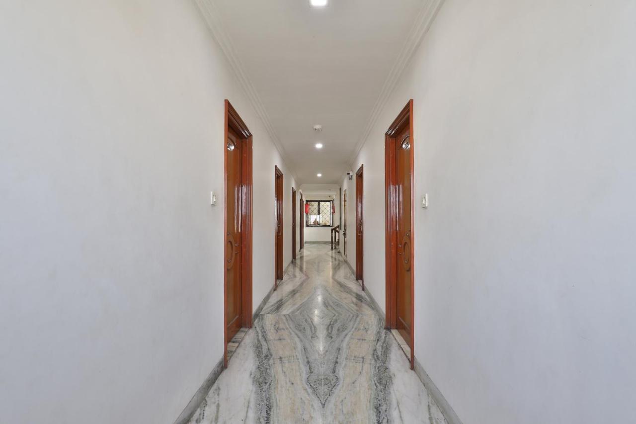 Hotel Midtown Surat Ngoại thất bức ảnh