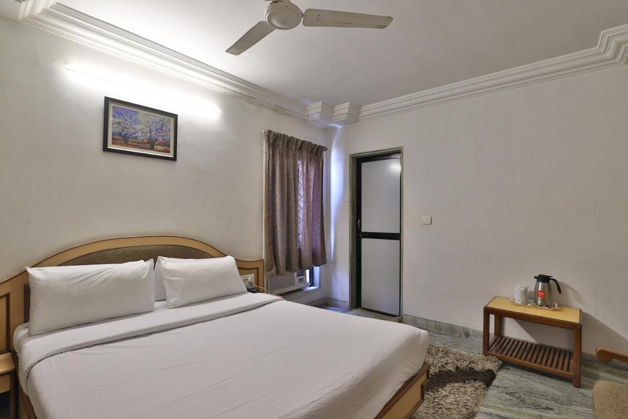 Hotel Midtown Surat Ngoại thất bức ảnh
