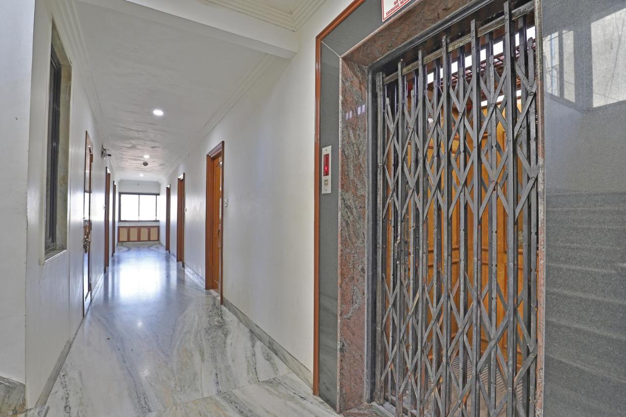 Hotel Midtown Surat Ngoại thất bức ảnh